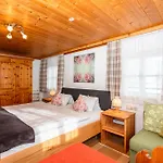 Farm stay Am Baby & Kinderbauerhof Stefflhof Saalfelden